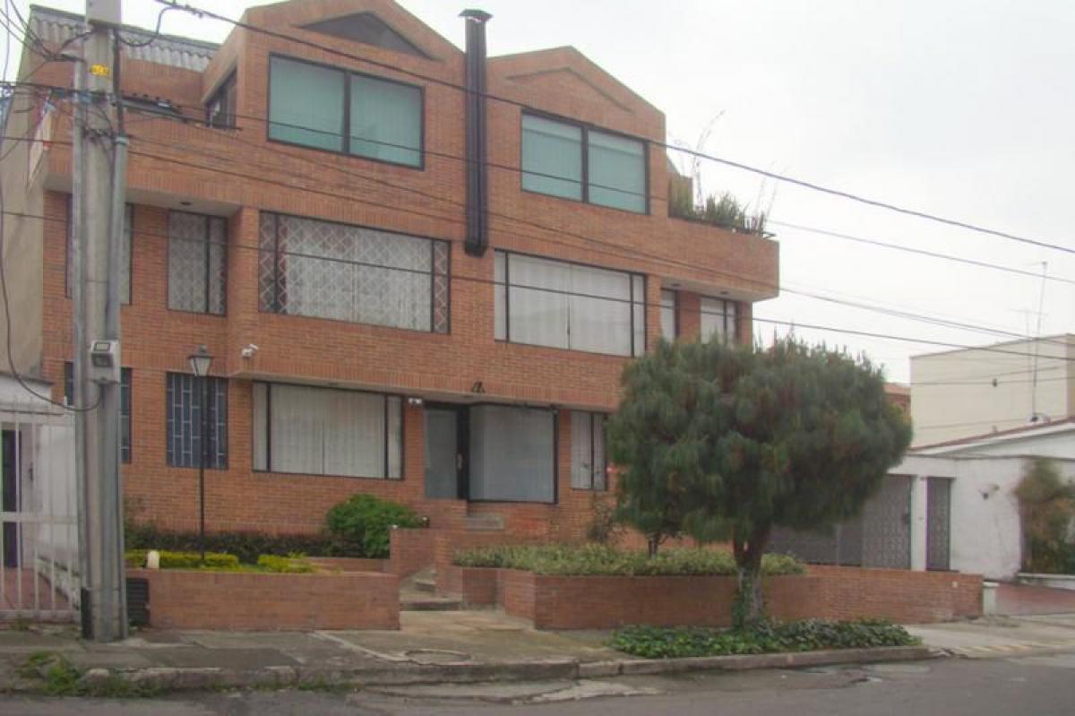 2 bedrooms House in Bogota, Colombia No. 12123