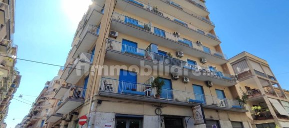 Квартира с 3 спальнями в Катания, Италия № 359130 16