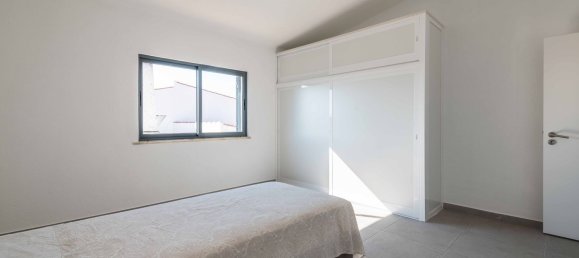 3 bedrooms House in Guia, Portugal No. 141656 5