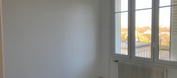 4 Schlafzimmer Gebäude in La Loupe, France, Nr. 89718 5