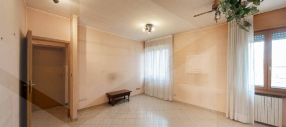 4 rooms Apartment in Monza, Italy No. 26632 2