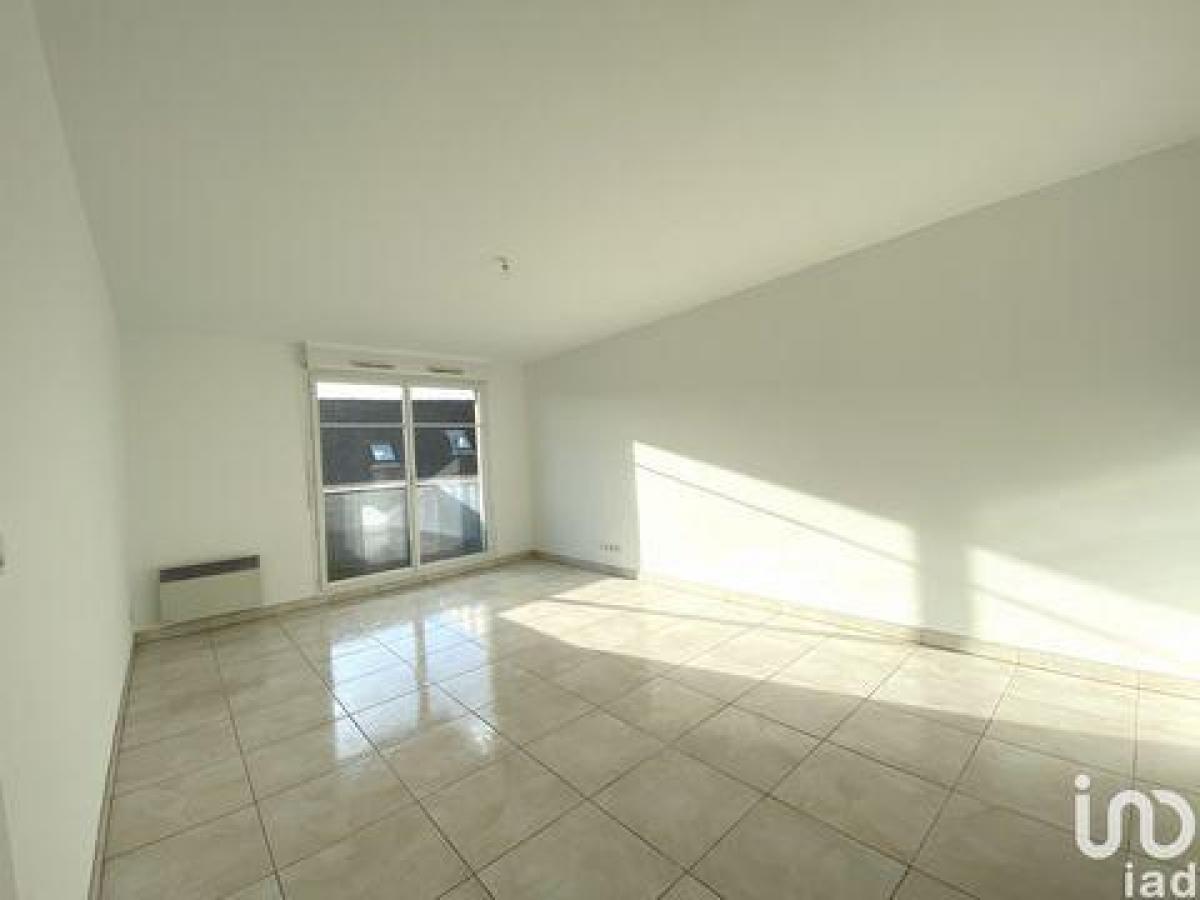 2 bedrooms Condo in Moisselles, France No. 2414