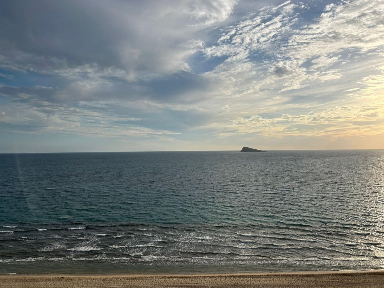 Apartamento de 3 dormitorios en Benidorm, Spain No. 283864