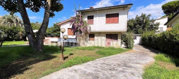 Вилла с 4 спальнями в Пьетрасанта, Италия № 264397 4