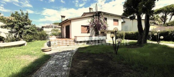 Вилла с 4 спальнями в Пьетрасанта, Италия № 264397 2