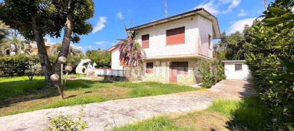 Вилла с 4 спальнями в Пьетрасанта, Италия № 264397 5