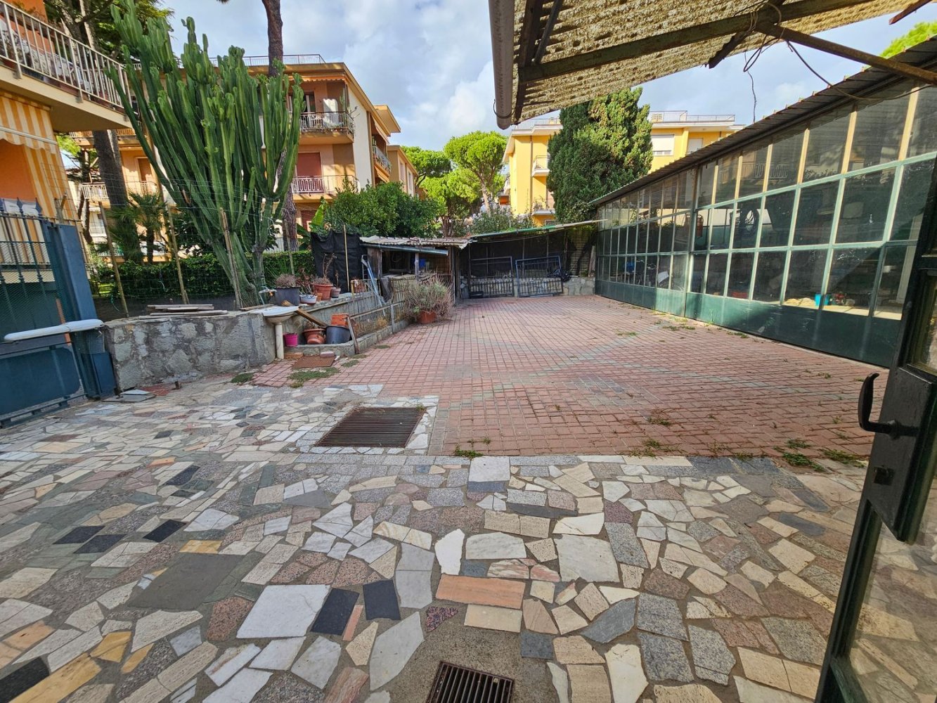 Garage in Bordighera, Italy 187m², Nr. 336798