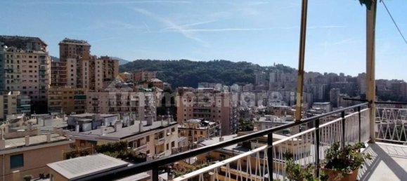 Apartamento de 4 divisões em Genoa, Italy N.º 181180 4