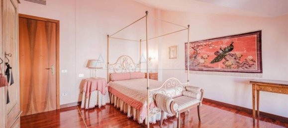 9 rooms Apartment in Padua, Italy No. 34099 9