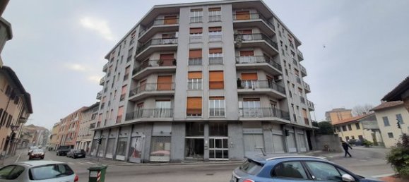 5 rooms Apartment in Vigevano, Italy No. 216752 2