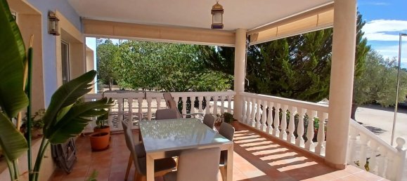 5 bedrooms Villa in Yecla, Spain No. 94859 4