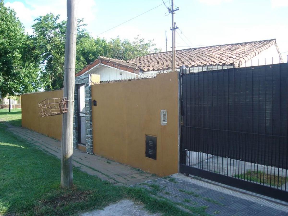 2 bedrooms House in Ituzaingo, Argentina No. 71424