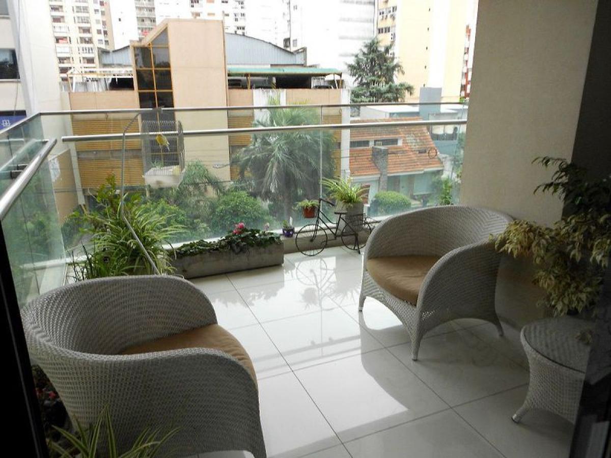 Apartamento de 3 dormitorios en Lomas de Zamora, Argentina No. 7410