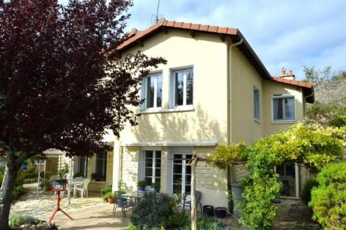 Casa de 4 dormitorios en Ruffec, France No. 21923