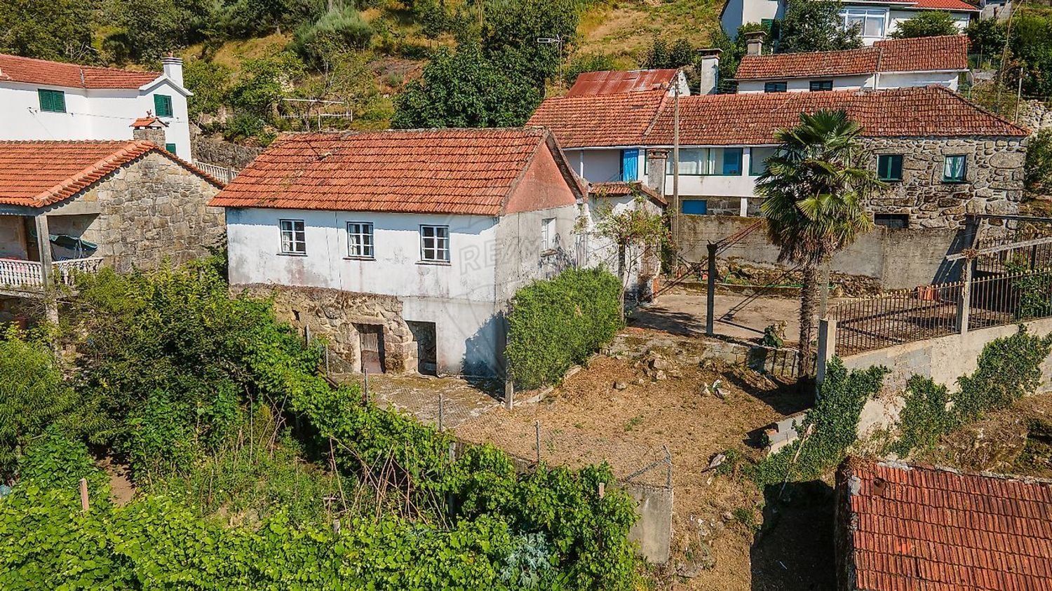 3 bedrooms House in Vouzela, Portugal No. 170479