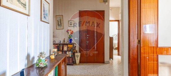 Квартира с 3 спальнями в Бари, Италия № 356164 5