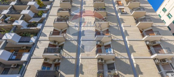 Квартира с 3 спальнями в Бари, Италия № 356164 26