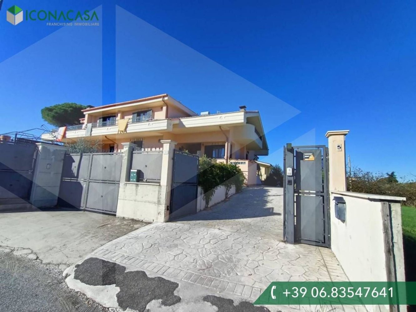 Вилла с 4 комнатами в Чампино, Италия № 30460