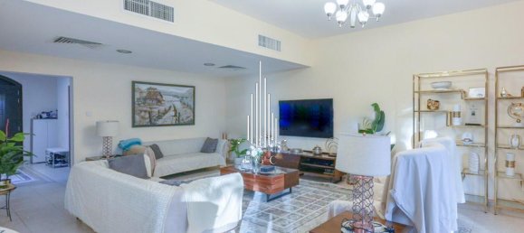 4 bedrooms Villa in Abu Dhabi, UAE No. 43096 7