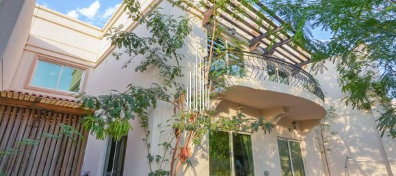 4 bedrooms Villa in Abu Dhabi, UAE No. 43096 2