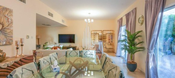 4 bedrooms Villa in Abu Dhabi, UAE No. 43096 6