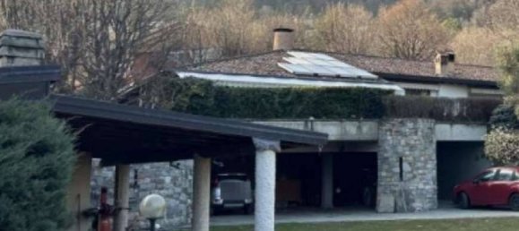 Вилла с 3 спальнями в Эрба, Италия № 2856 4