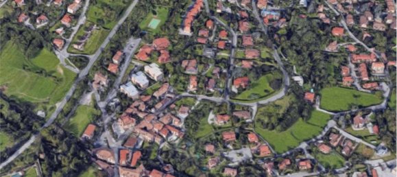 Вилла с 3 спальнями в Эрба, Италия № 2856 13