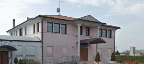 Edificio en Pordenone, Italy 2869 m² No. 299011 4