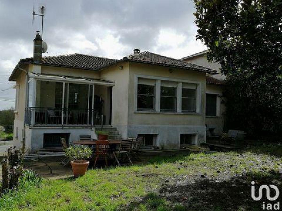 Casa de 4 dormitorios en Niort, France No. 30653