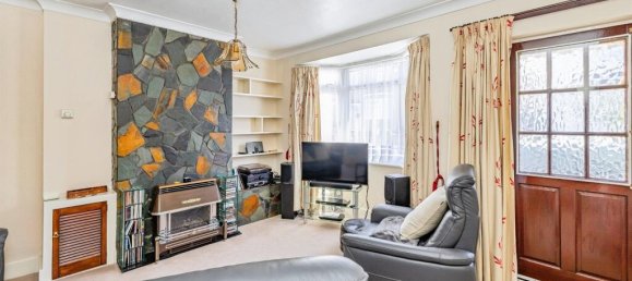 3 bedrooms Commercial property in Bushey, United Kingdom No. 6211 24