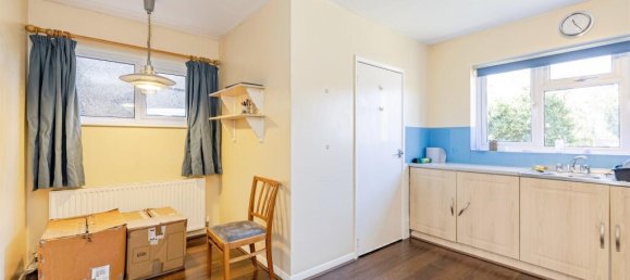 3 bedrooms Commercial property in Bushey, United Kingdom No. 6211 22