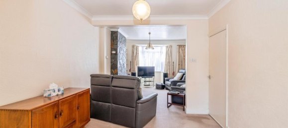 3 bedrooms Commercial property in Bushey, United Kingdom No. 6211 13