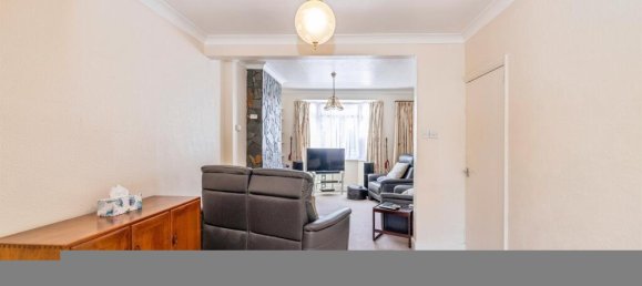 3 bedrooms Commercial property in Bushey, United Kingdom No. 6211 12