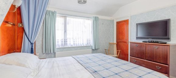 3 bedrooms Commercial property in Bushey, United Kingdom No. 6211 26