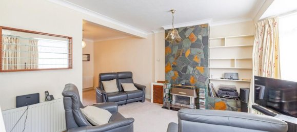 3 bedrooms Commercial property in Bushey, United Kingdom No. 6211 14