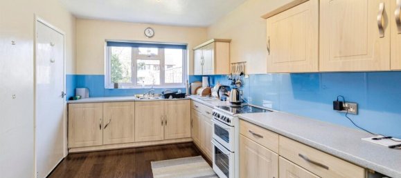 3 bedrooms Commercial property in Bushey, United Kingdom No. 6211 2