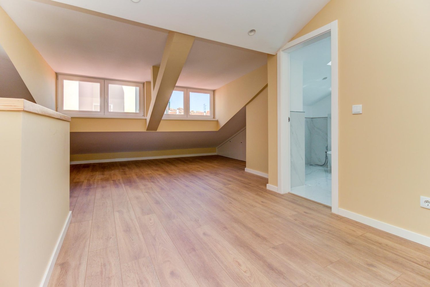 Дуплекс с 2 спальнями в Синтра, Португалия № 241750