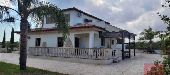 Вилла с 5 спальнями в Паралимни, Кипр № 18358 2