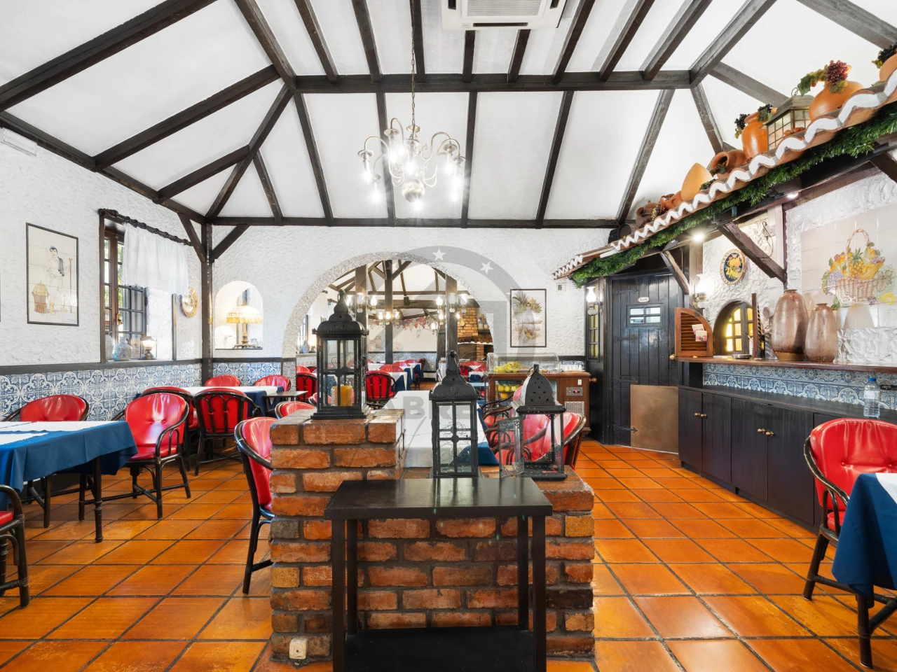 700m² Commercial property in Funchal, Portugal No. 294697