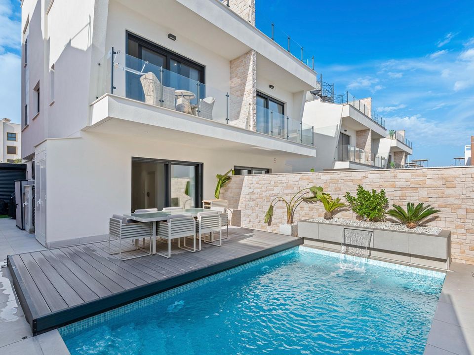 Casa de 4 dormitorios en Guardamar del Segura, Spain No. 176578