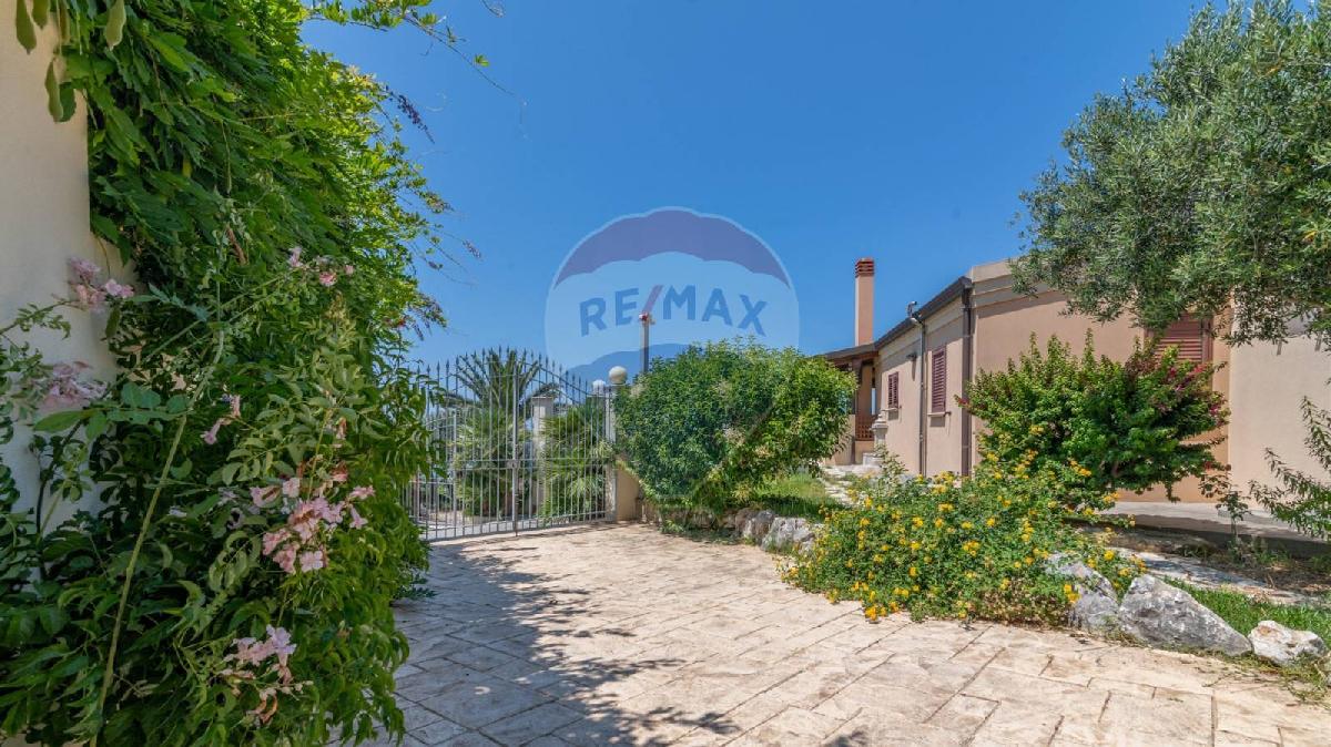 5 bedrooms Villa in Alcamo, Italy No. 328478