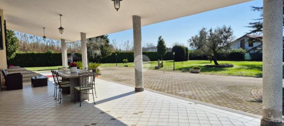 3 bedrooms Villa in Frosinone, Italy No. 73143 2