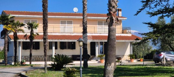 3 bedrooms Villa in Frosinone, Italy No. 73143 5