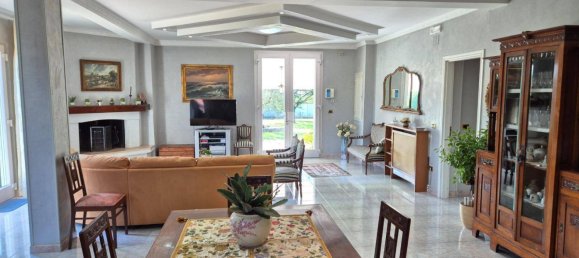 3 bedrooms Villa in Frosinone, Italy No. 73143 16