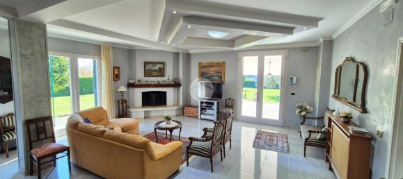 3 bedrooms Villa in Frosinone, Italy No. 73143 14