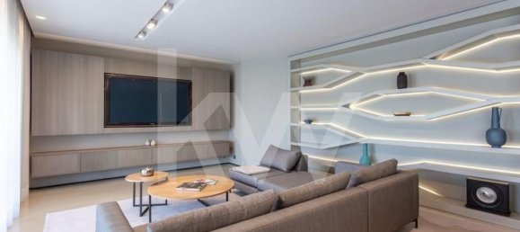 3 bedrooms Apartment in Lisbon, Portugal No. 84954 7