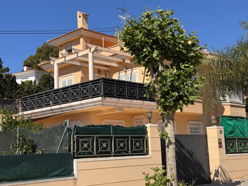 Villa de 4 dormitorios en La Nucia, Spain No. 269583