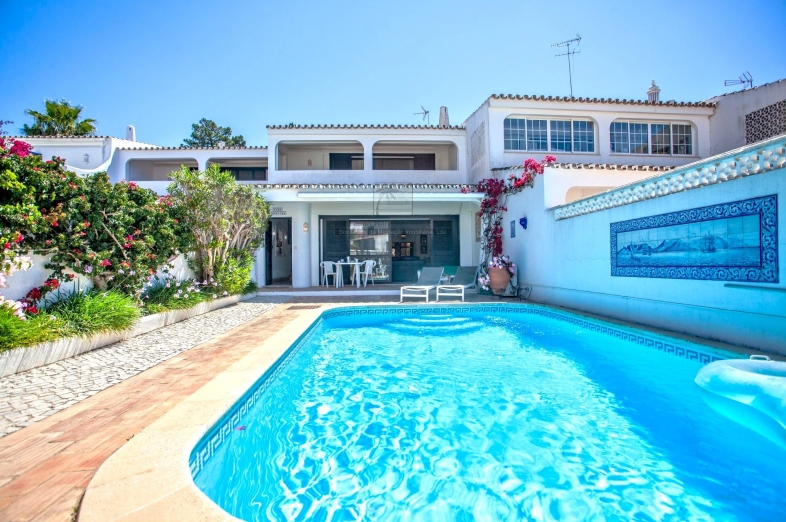 Casa de 3 dormitorios en Almancil, Portugal No. 141565