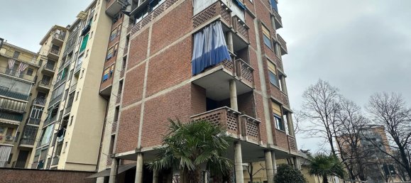 2 rooms Apartment in Turin, Italy No. 8715 3