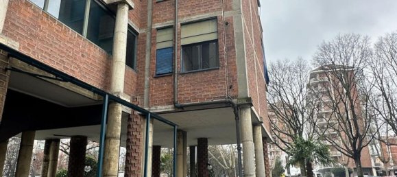 2 rooms Apartment in Turin, Italy No. 8715 5